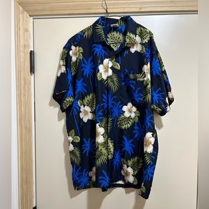 NWOT Beautiful summer Beach Casual short Sleeve Shirt in Large.